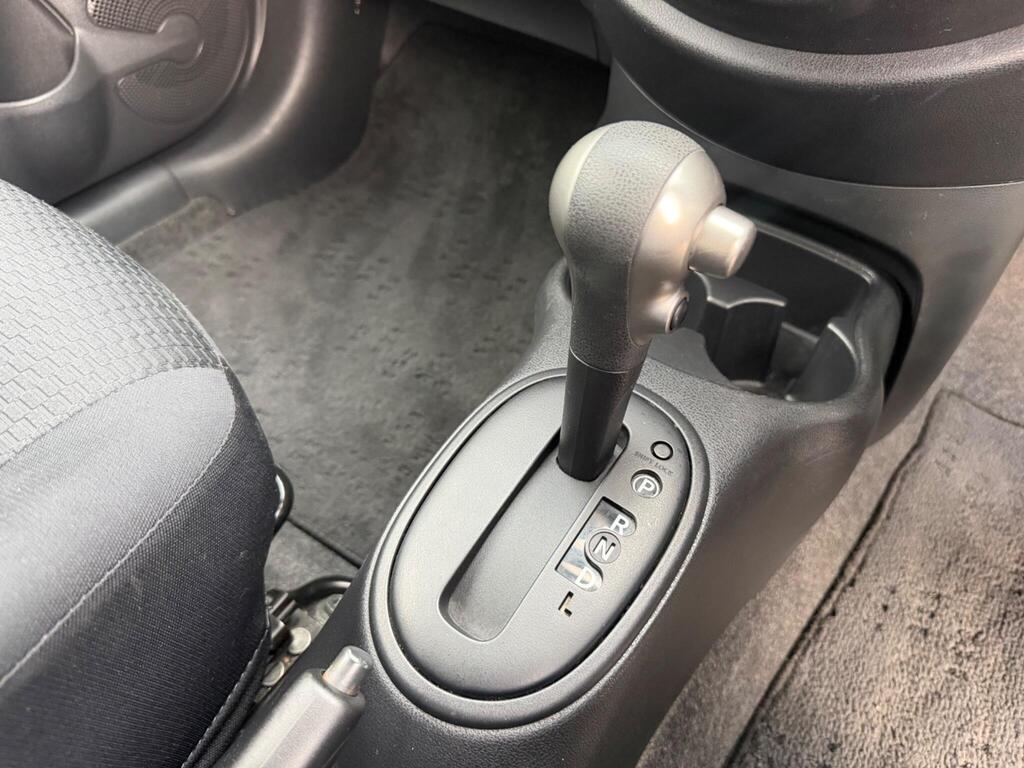 2012 Nissan Micra thumbnail 15