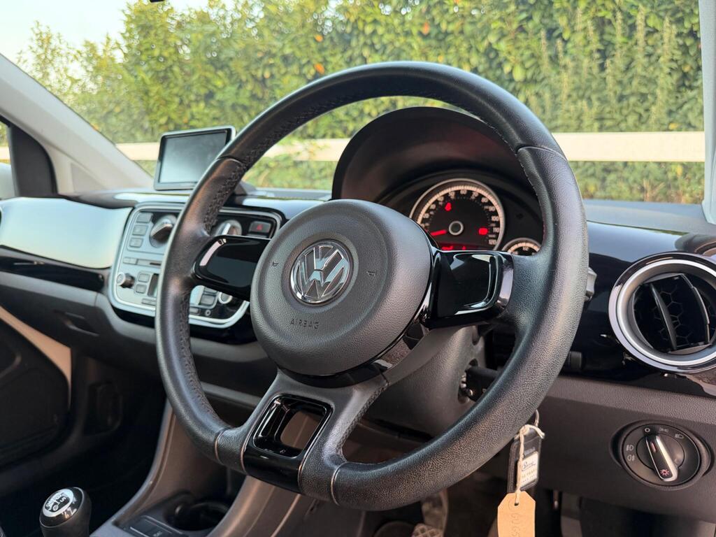 2015 Volkswagen up! thumbnail 25