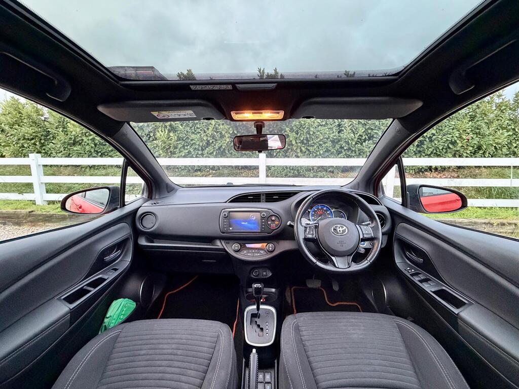 Toyota Yaris 1.5 VVT-h Orange Edition E-CVT Euro 6 5dr thumbnail 9