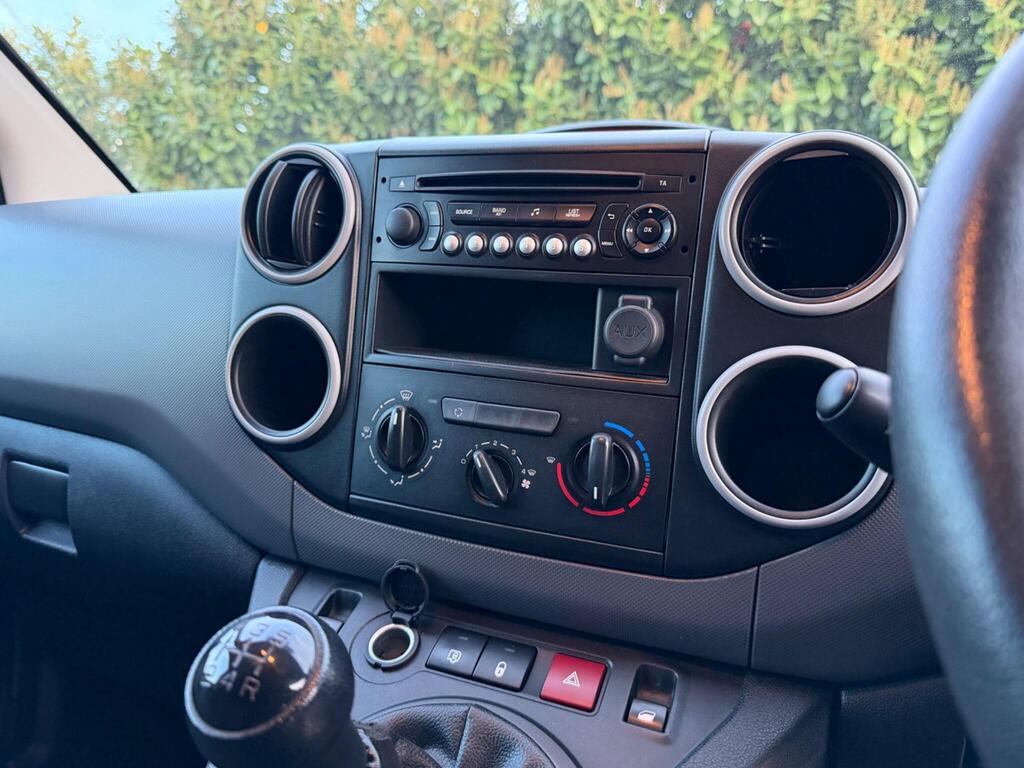 2017 Peugeot Partner thumbnail 26