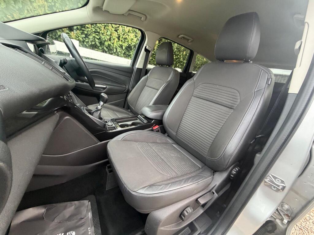 2018 Ford Kuga thumbnail 28