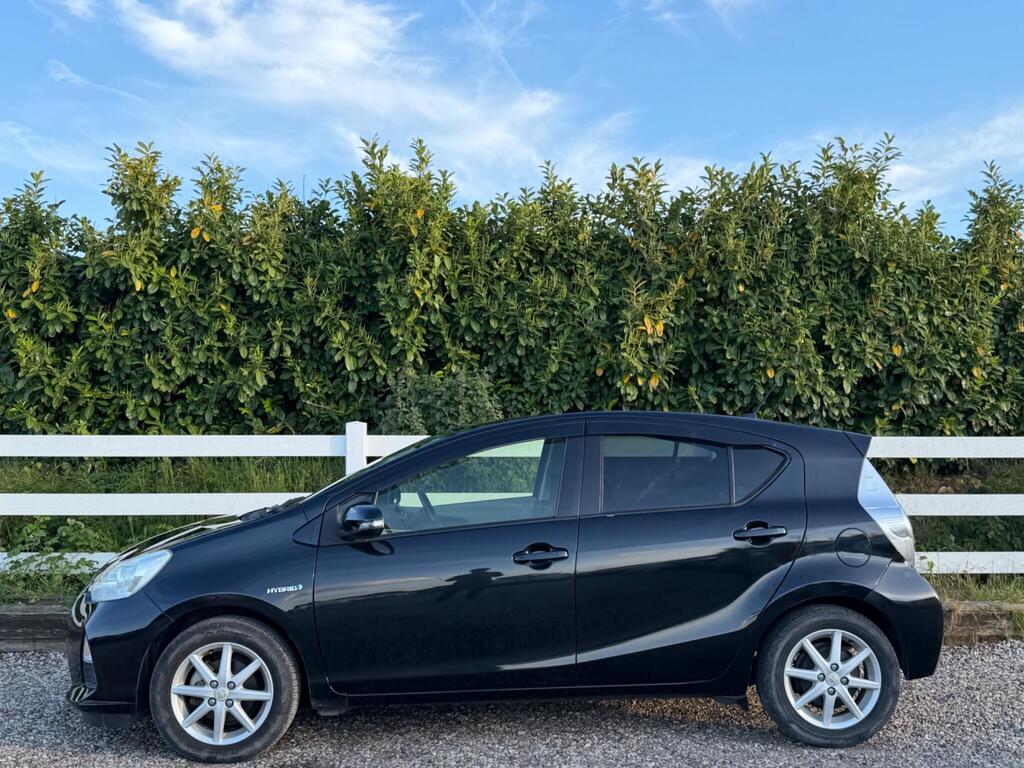 2013 Toyota Aqua thumbnail 10