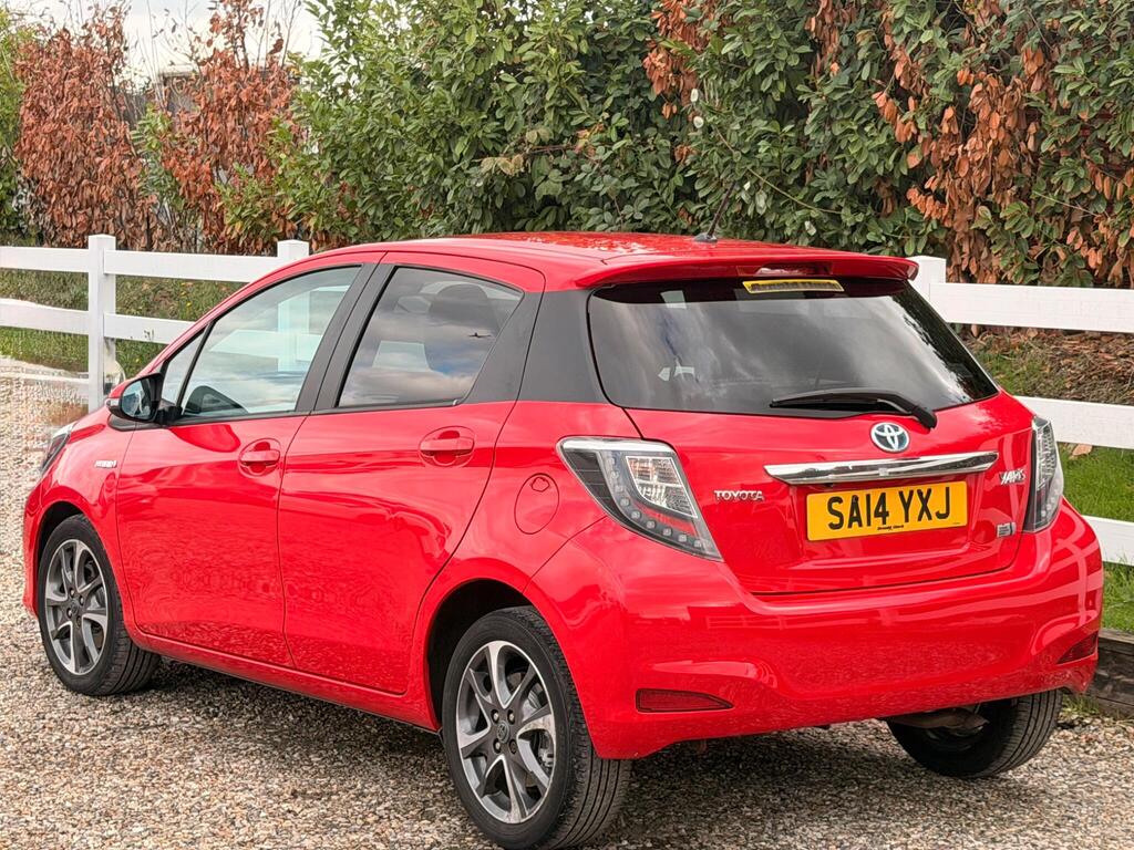 2014 Toyota Yaris thumbnail 3
