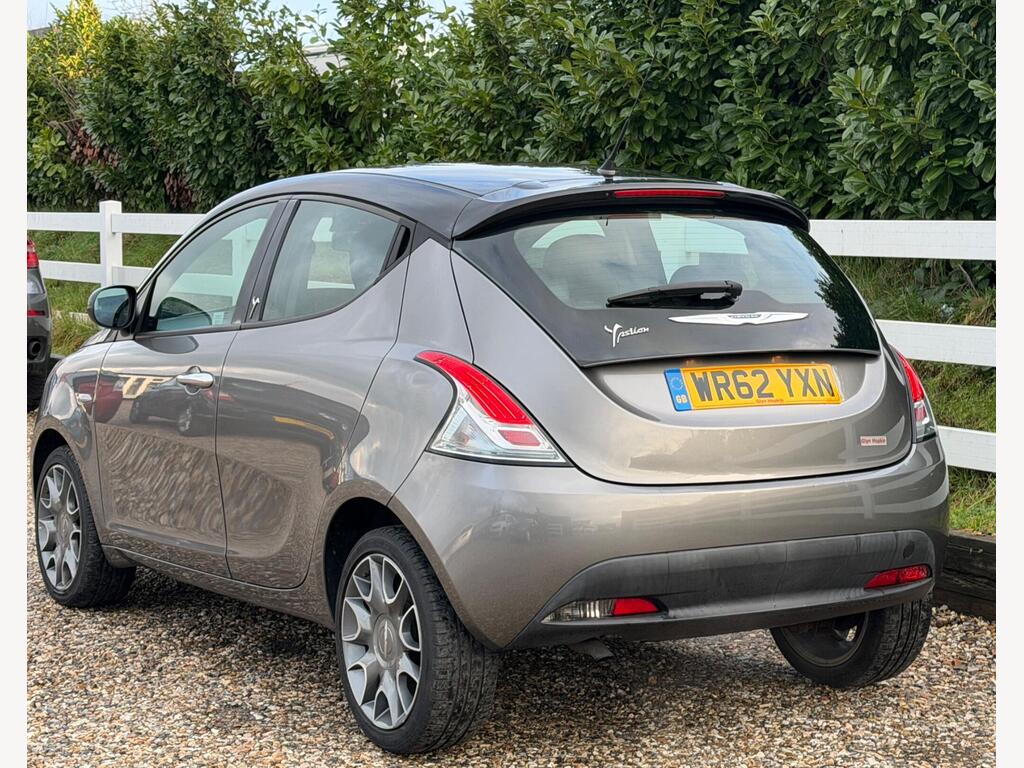 2013 Chrysler Ypsilon thumbnail 8