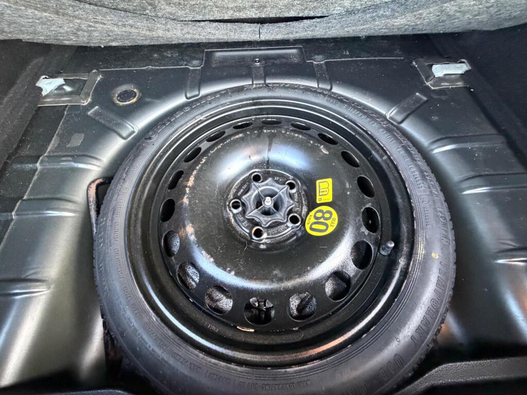 2011 Vauxhall Astra thumbnail 30