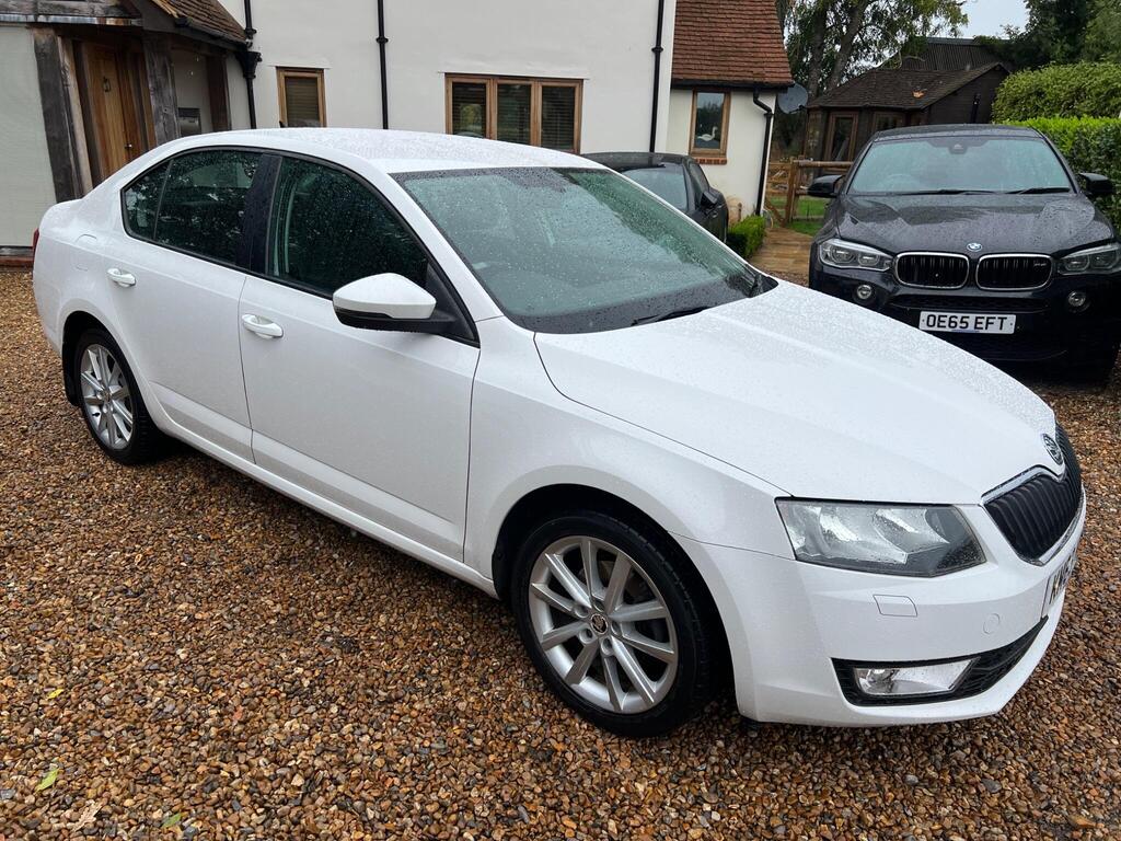 Skoda Octavia Hatchback 2.0 TDI Elegance DSG Euro 5 (s/s) 5dr