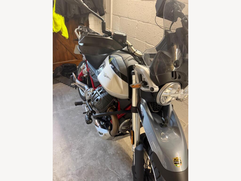 Moto Guzzi V85