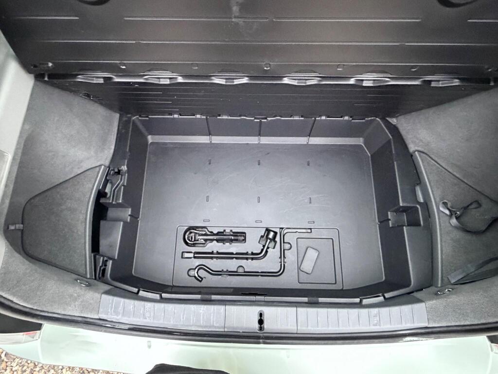 Toyota Prius 1.5 T Spirit CVT 5dr thumbnail 33