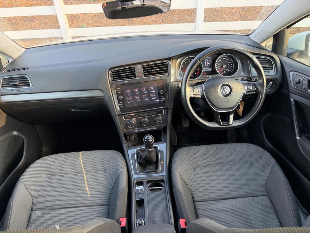 2018 Volkswagen Golf thumbnail 2