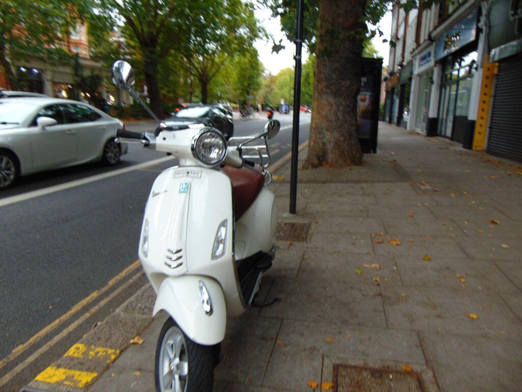 Piaggio Vespa Primavera 50 Moped 50 2T