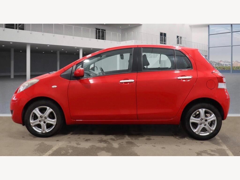 2010 Toyota Yaris thumbnail 4