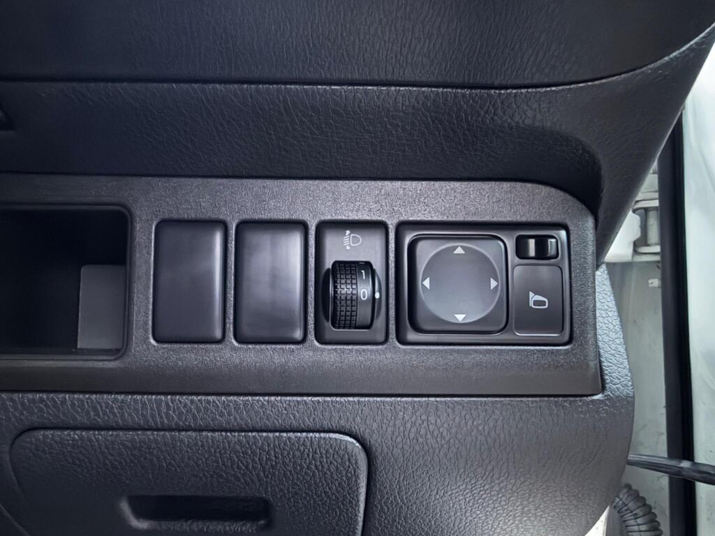 2010 Nissan Note thumbnail 21