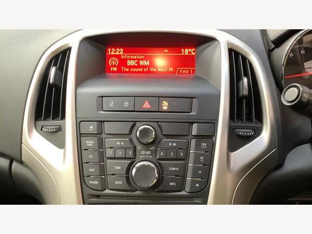 2014 Vauxhall Astra thumbnail 2