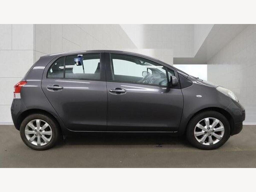 2011 Toyota Yaris thumbnail 7