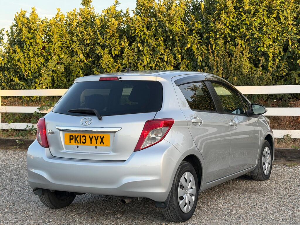 2013 Toyota Yaris thumbnail 13