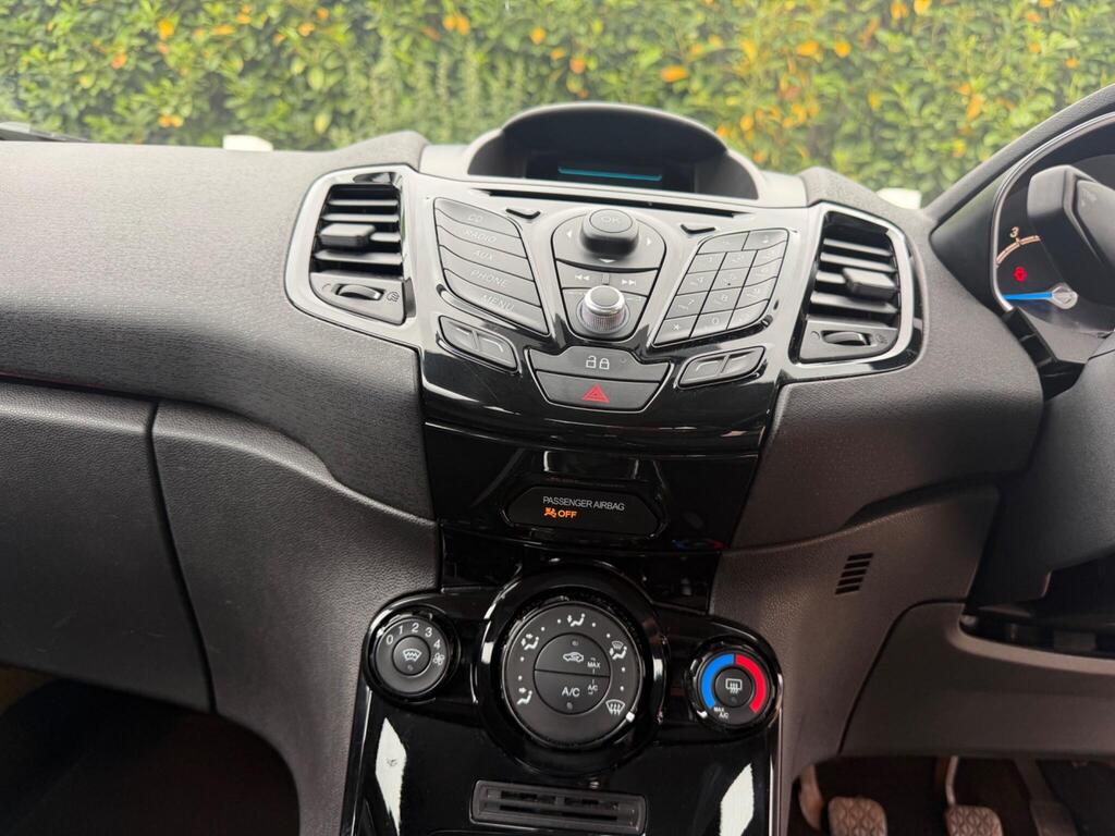 2013 Ford Fiesta thumbnail 15