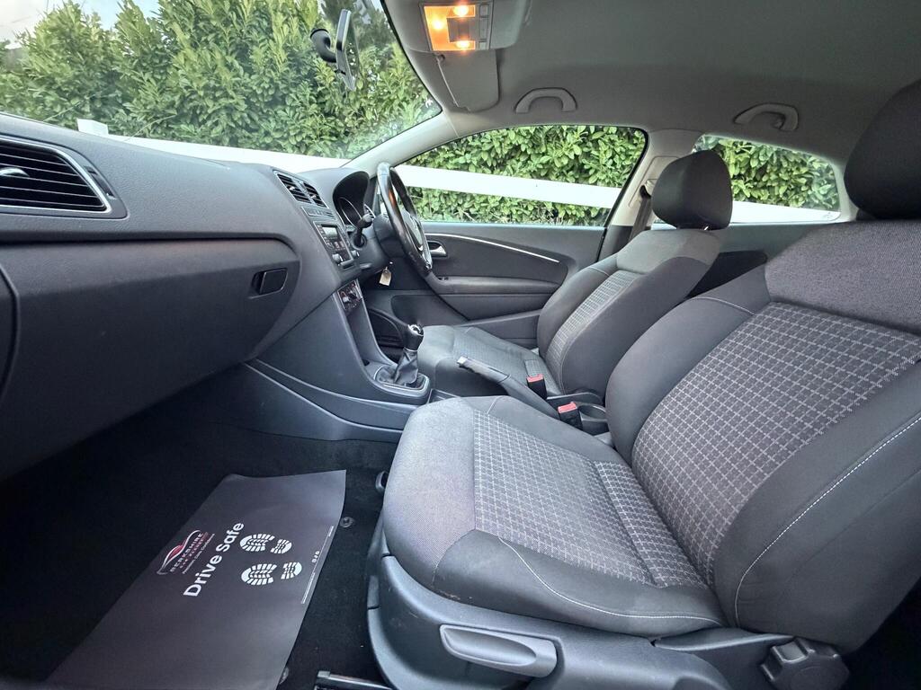 2015 Volkswagen Polo thumbnail 29