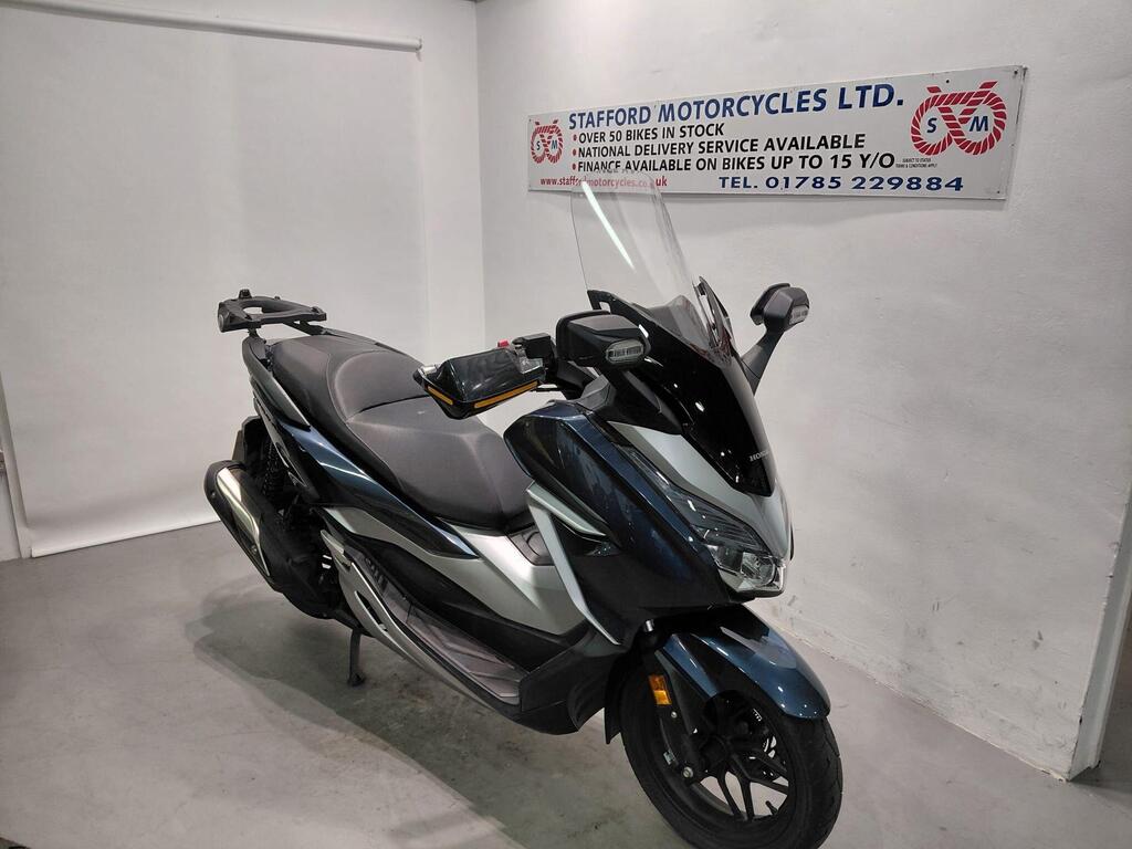 Honda Forza 300