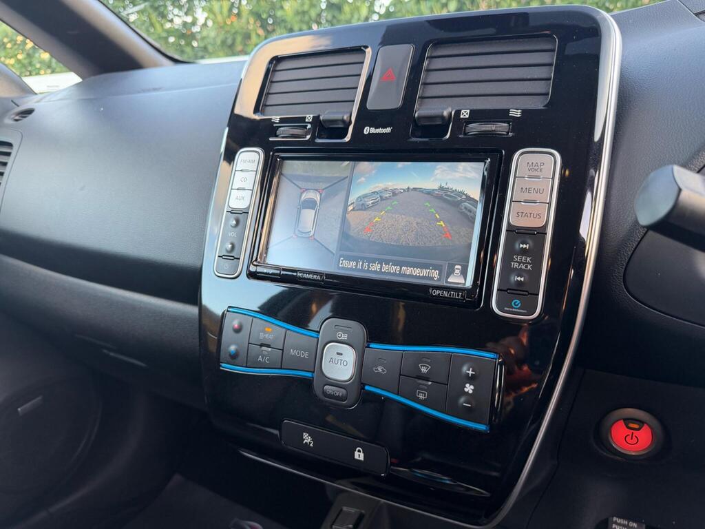 2015 Nissan Leaf thumbnail 26