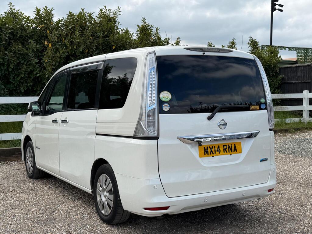 2014 Nissan Serena thumbnail 6
