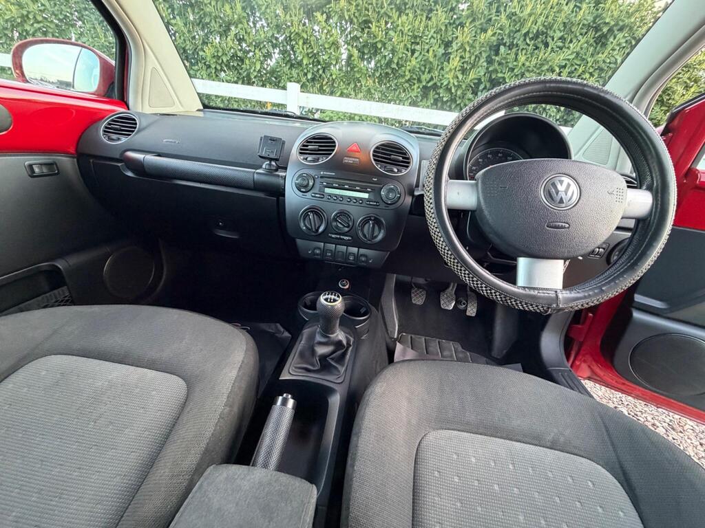 2010 Volkswagen Beetle thumbnail 14