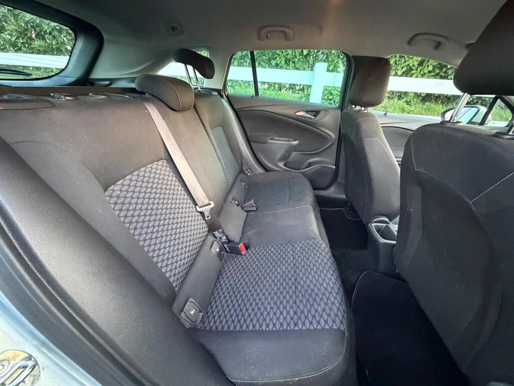 2018 Vauxhall Astra thumbnail 17