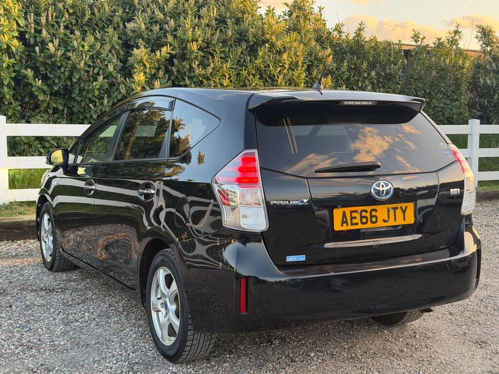 2016 Toyota Prius+ thumbnail 4