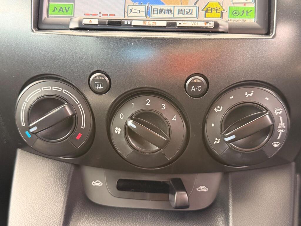 2011 Mazda Mazda2 thumbnail 28