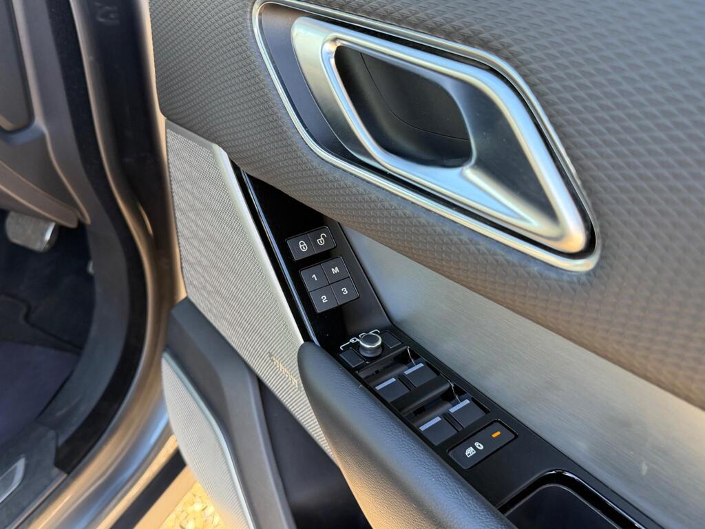 2018 Land Rover Range Rover Velar thumbnail 50