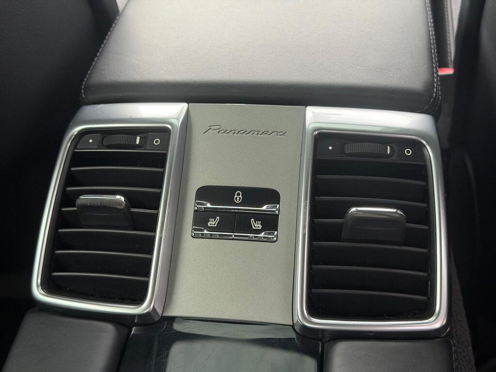 2015 Porsche Panamera thumbnail 33