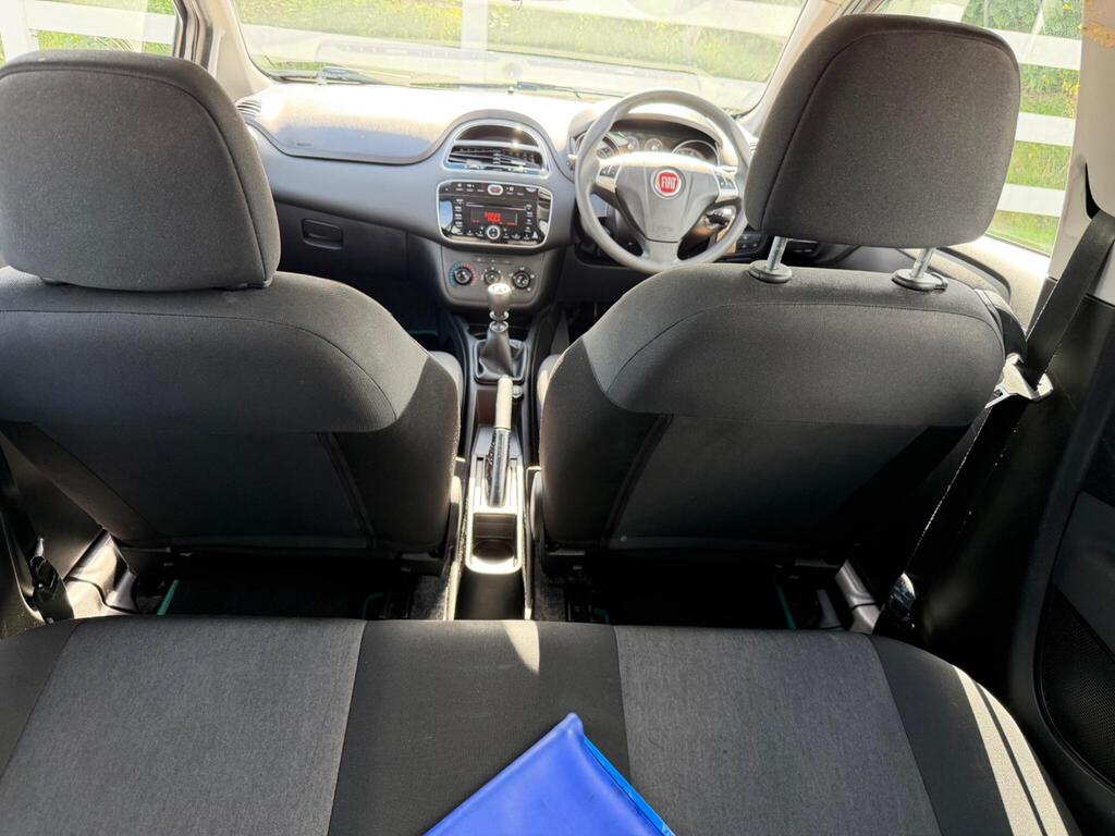 2015 Fiat Punto thumbnail 16