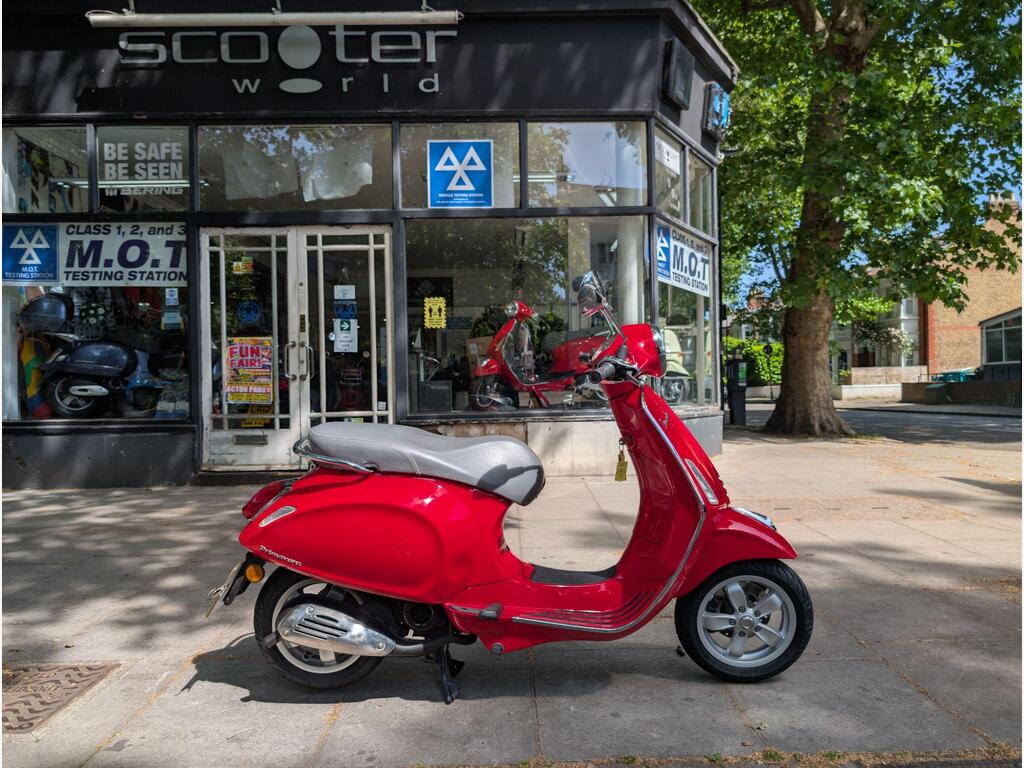 Piaggio Vespa Primavera 50 Moped 50 2T CVT