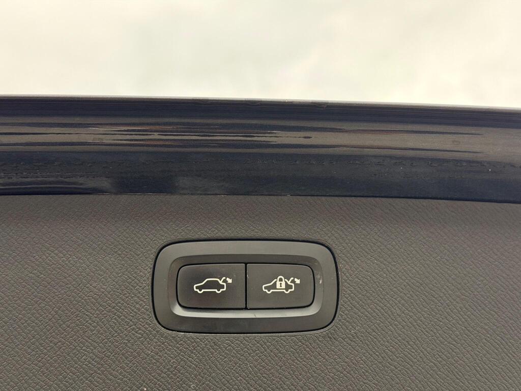 2018 Volvo XC90 thumbnail 25