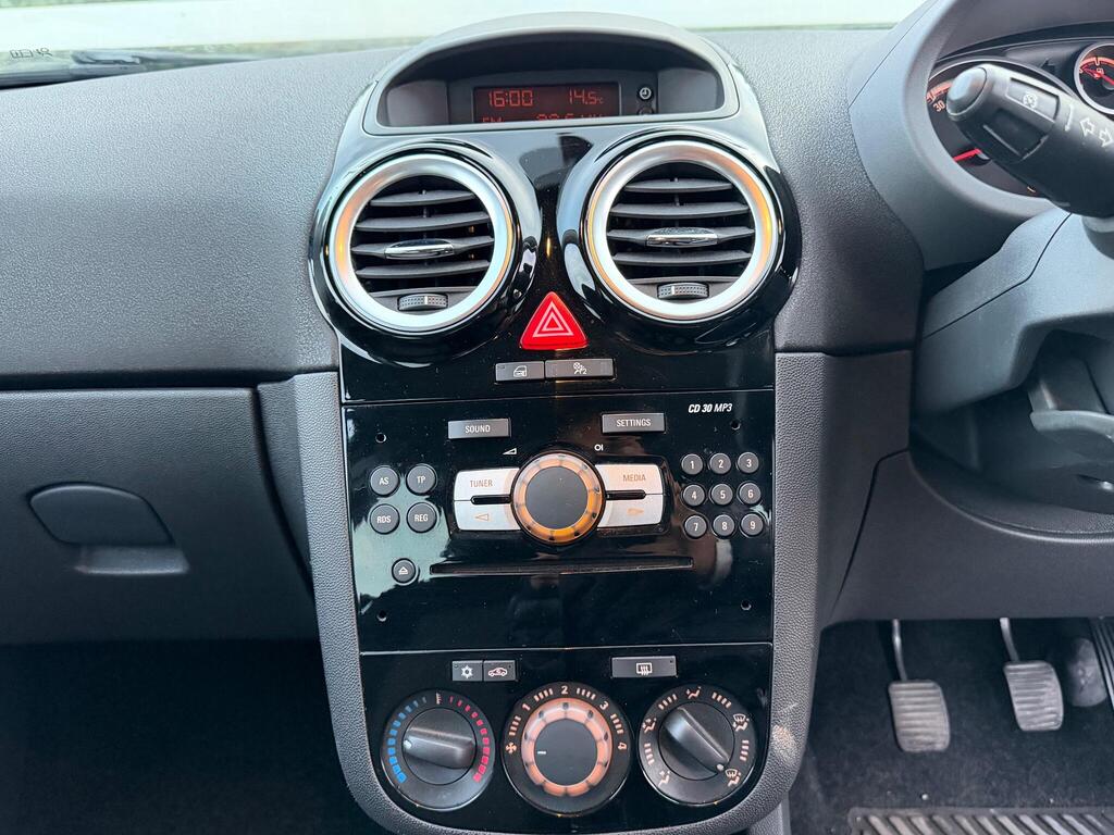 2014 Vauxhall Corsa thumbnail 26