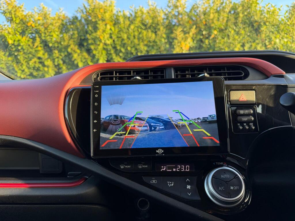 2015 Toyota Aqua thumbnail 25