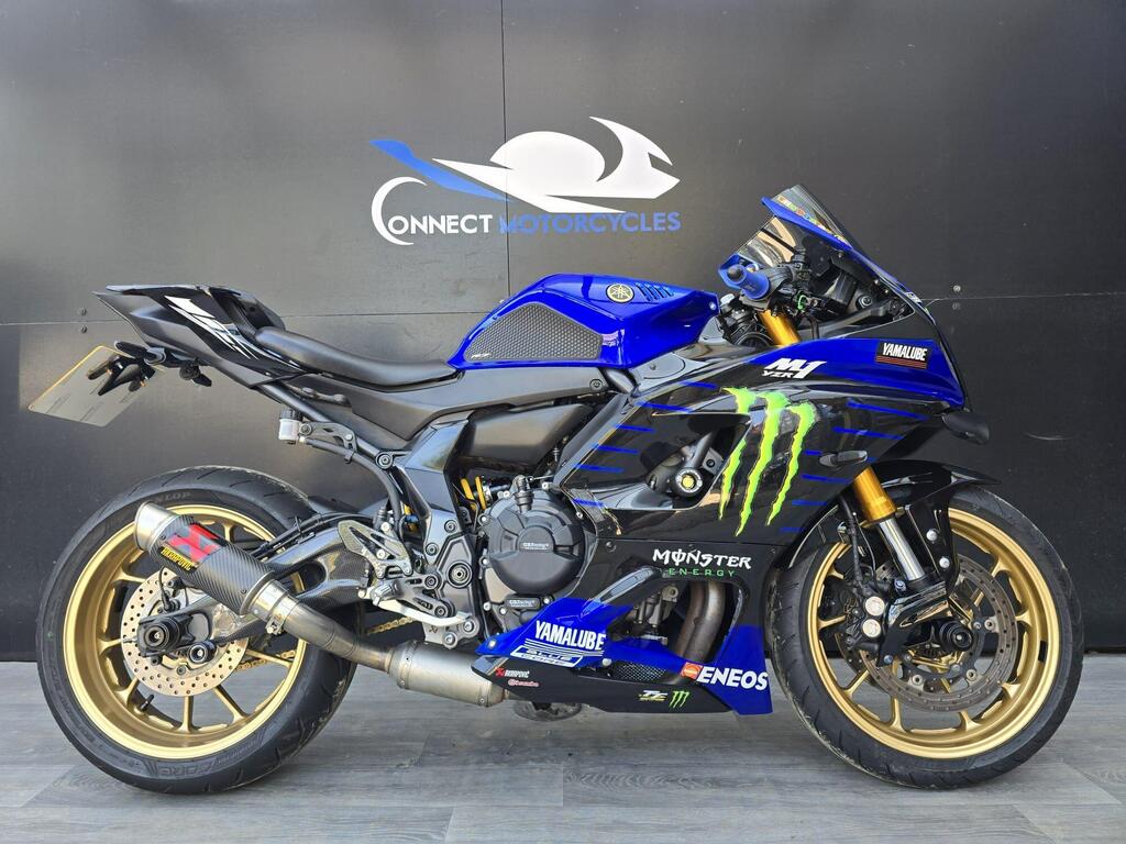 Yamaha R7