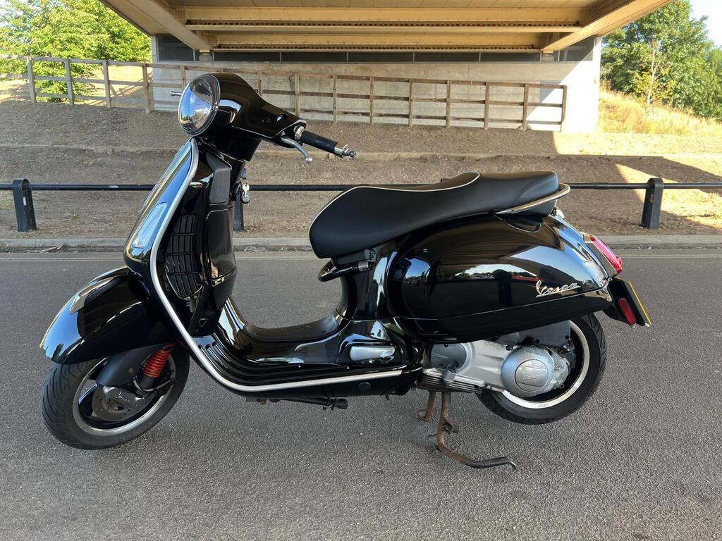 Piaggio Vespa GTS 300