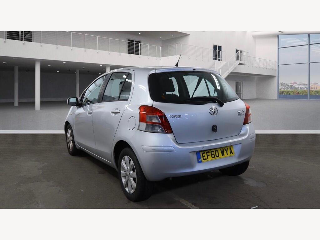 2011 Toyota Yaris thumbnail 2