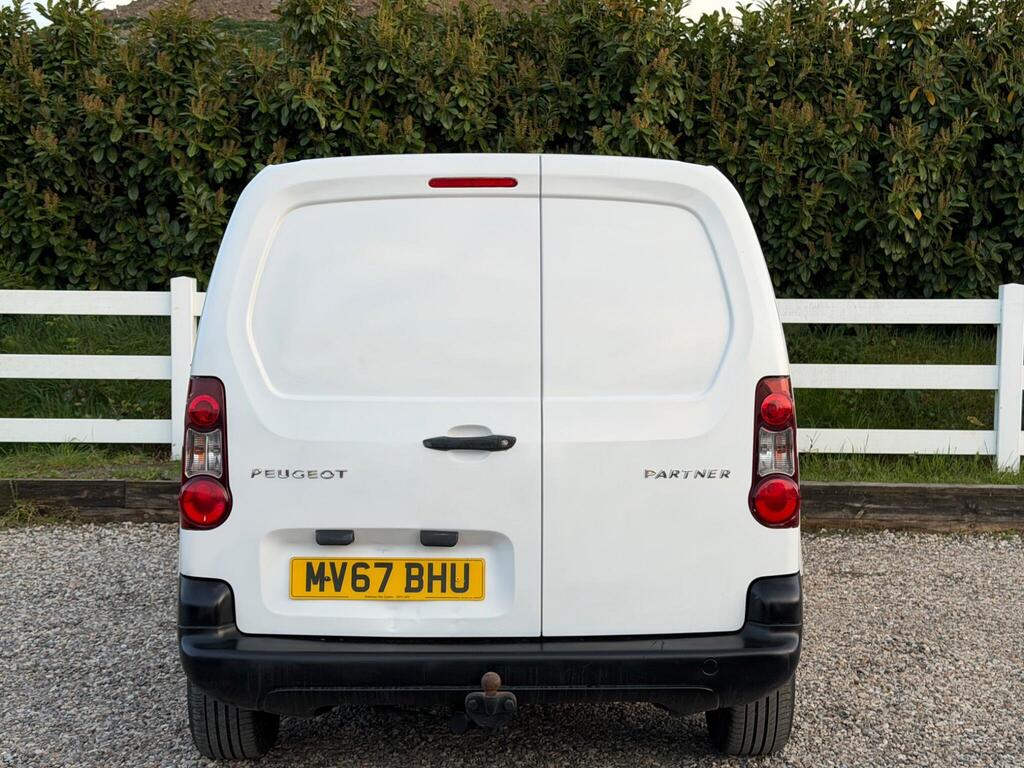 2017 Peugeot Partner thumbnail 11