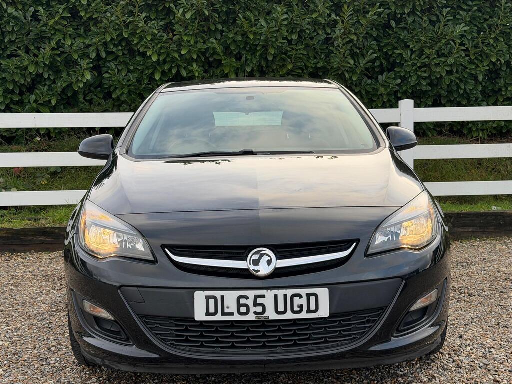 2015 Vauxhall Astra thumbnail 2