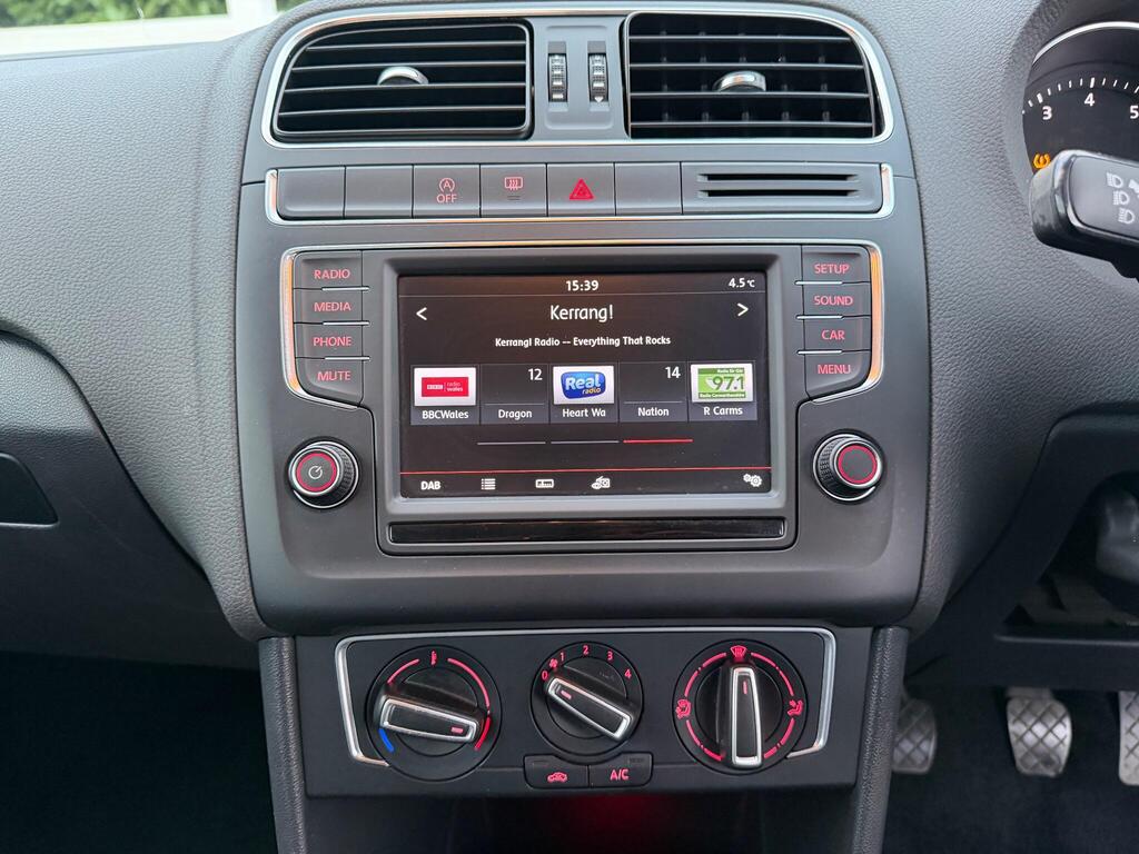 2015 Volkswagen Polo thumbnail 24