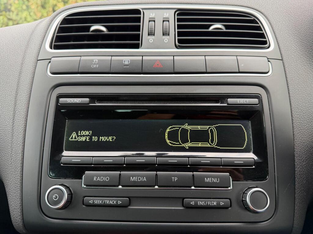 2013 Volkswagen Polo thumbnail 26