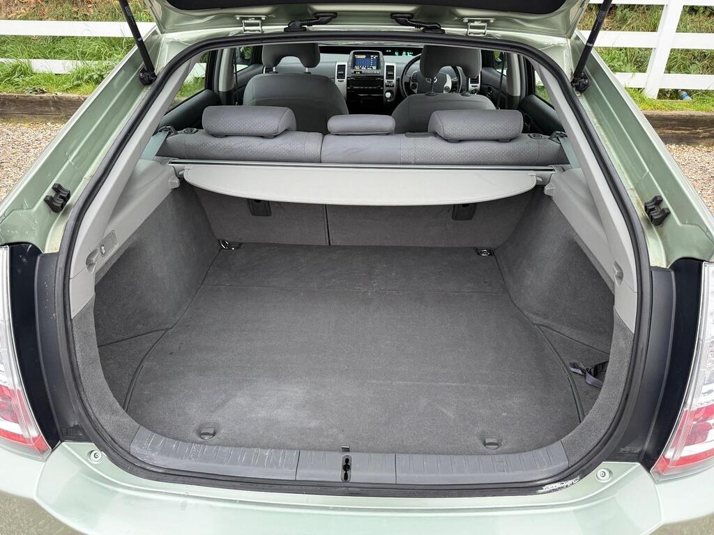 Toyota Prius 1.5 T Spirit CVT 5dr thumbnail 32