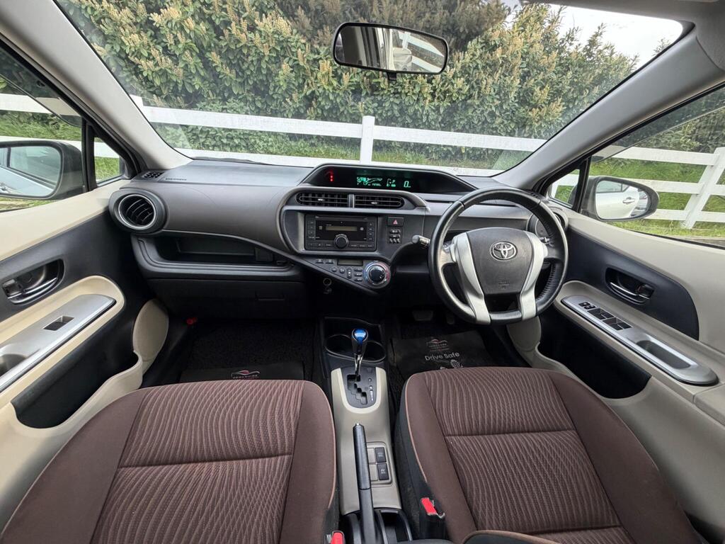 2012 Toyota Aqua thumbnail 2