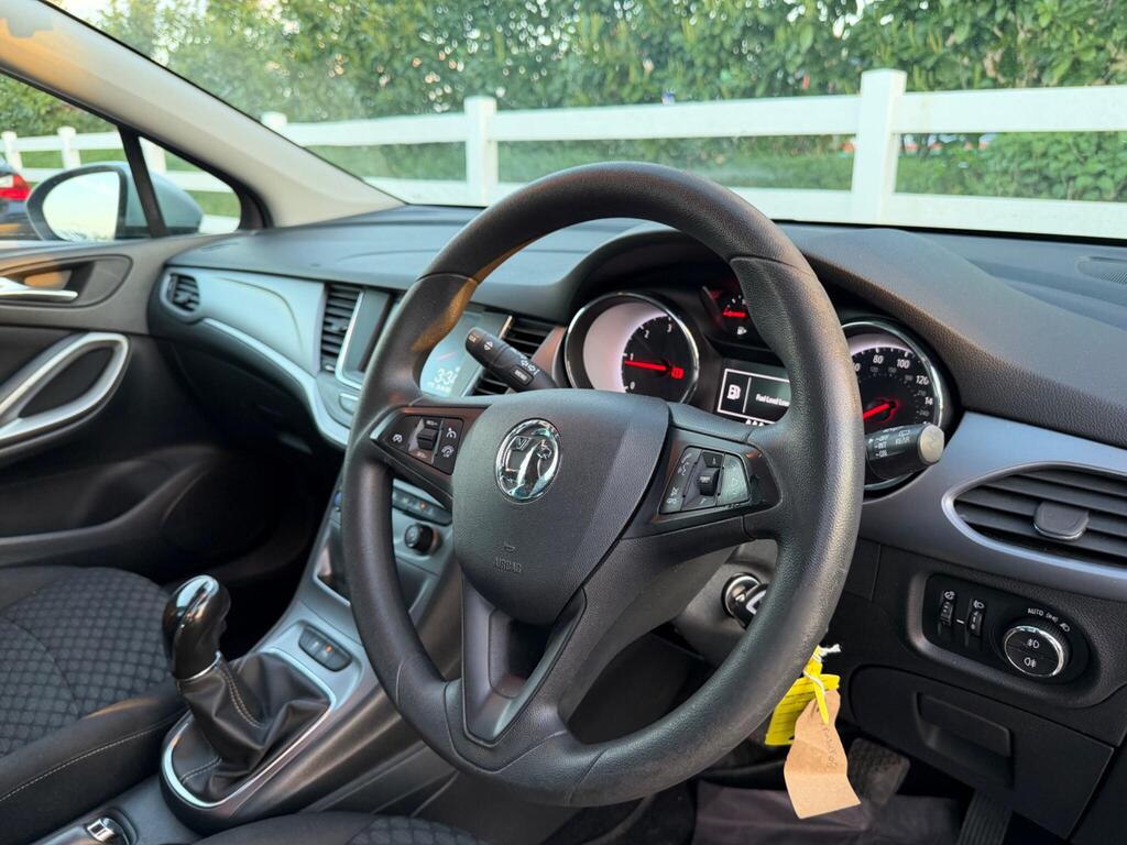 2018 Vauxhall Astra thumbnail 26