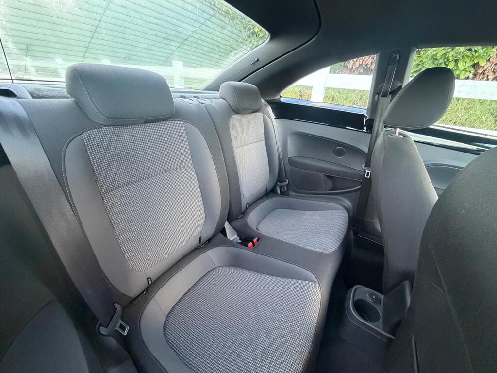 2014 Volkswagen Beetle thumbnail 19