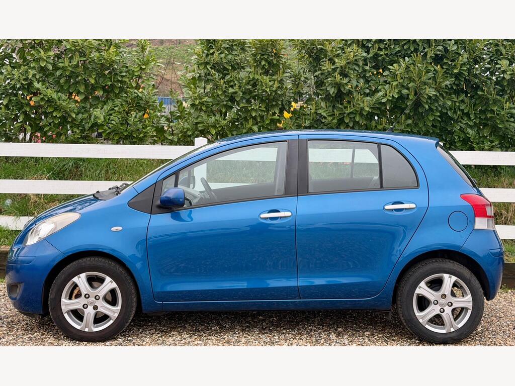 2010 Toyota Yaris thumbnail 10