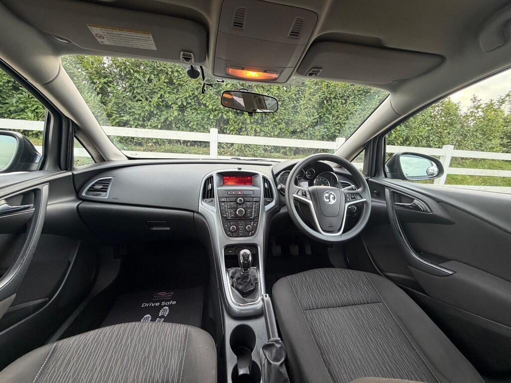 2015 Vauxhall Astra thumbnail 14