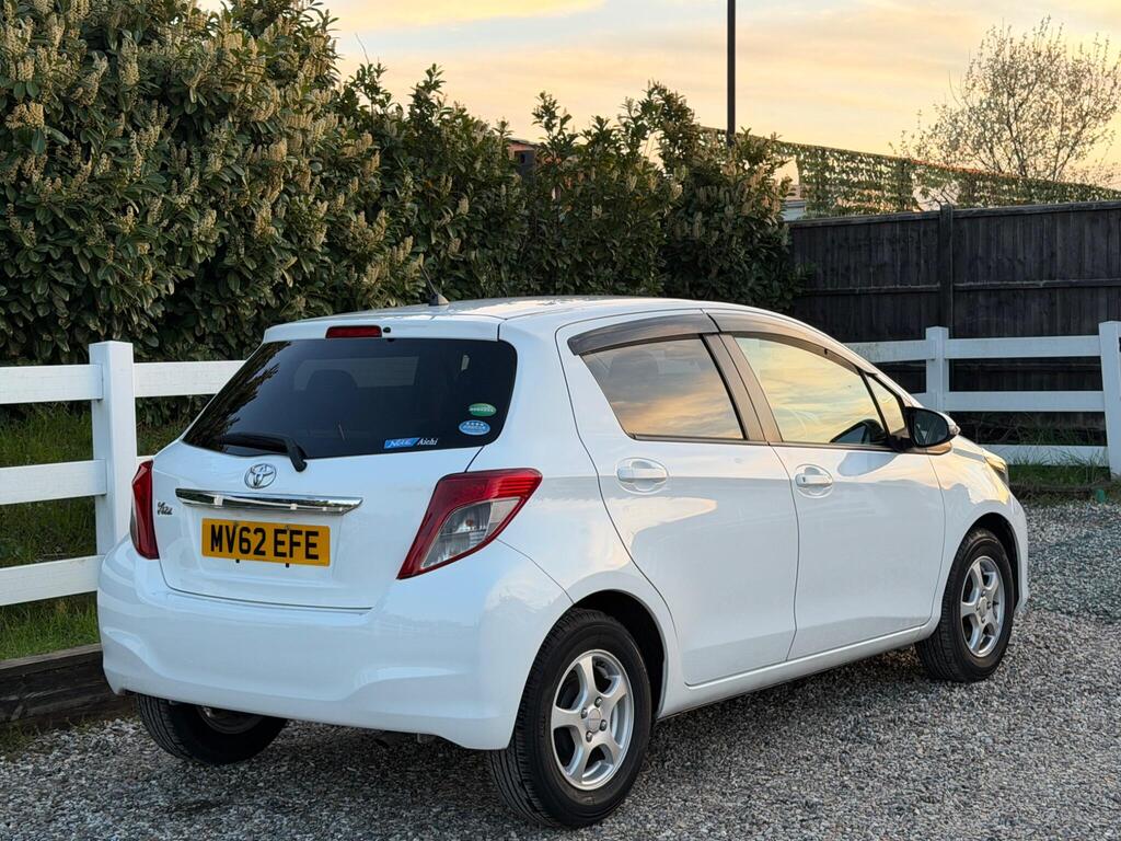 2012 Toyota Yaris thumbnail 13