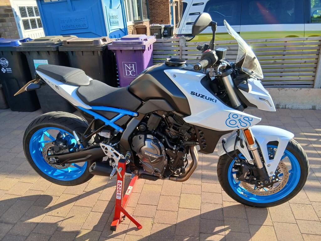 Suzuki GSX-8S